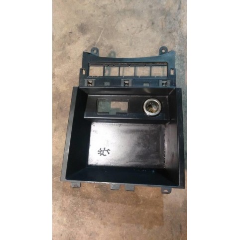 Ящик для мелких вещей с USB VW Jetta 2014-2018