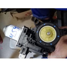Мотор стеклоподъёмника двери VW Jetta 2011-2014